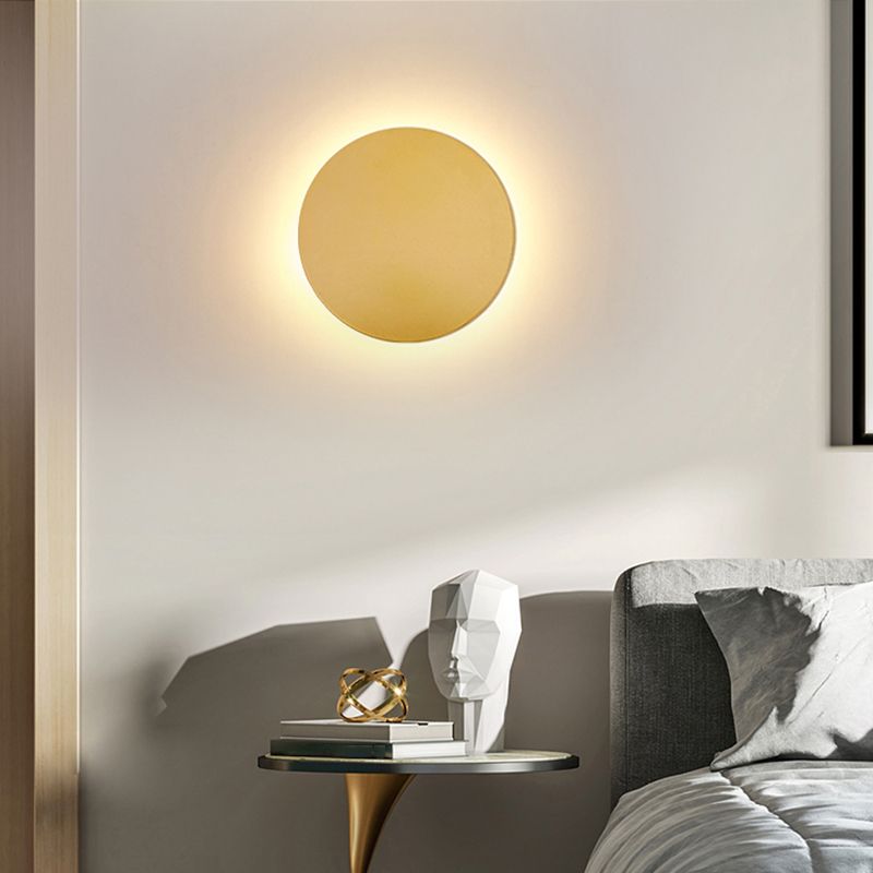 RoundRadiance | Moderne Metallvegglampe for Sidebord og Stue