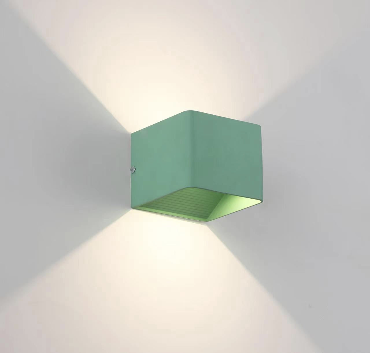SquareLumi | Elegant Firkantet Vegglampe for Moderne Interiør
