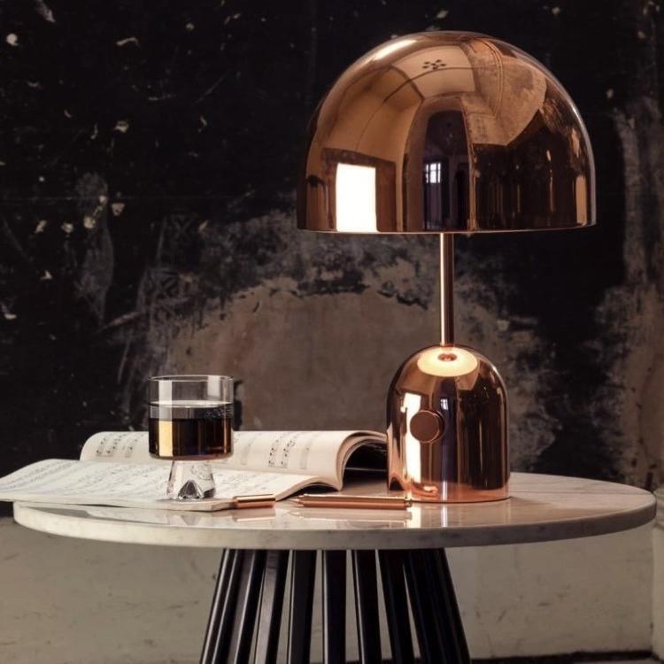 Chimelight | Klokkeformet Bordlampe for Elegant Belysning