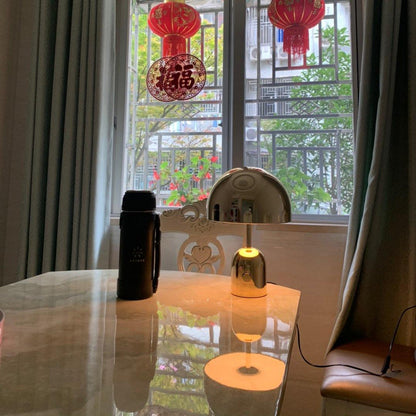 Chimelight | Klokkeformet Bordlampe for Elegant Belysning