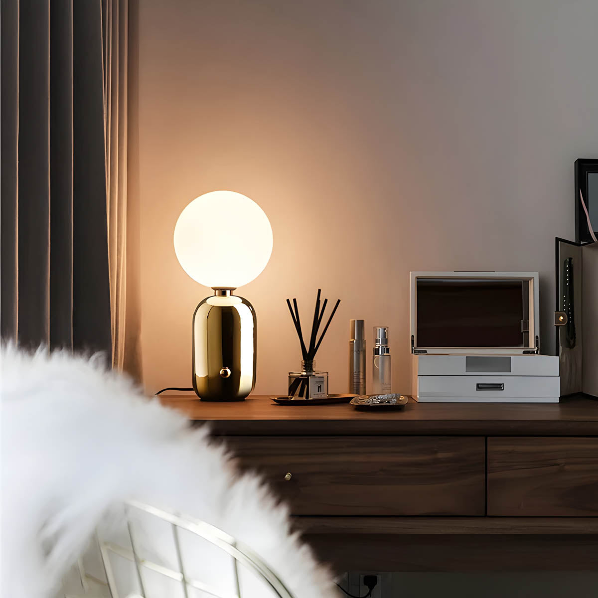 PureEssence | Enkel og Elegant Lampe for Hjemmet