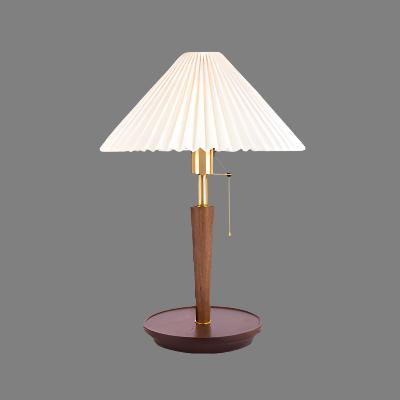 VintageLumi | Retro Bordlampe i Tre for en Stilfull Interiør