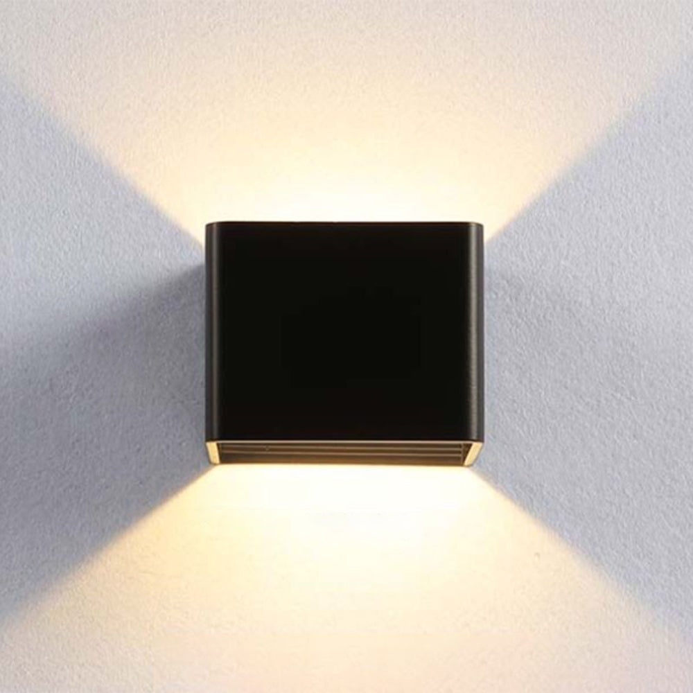 SquareLumi | Elegant Firkantet Vegglampe for Moderne Interiør