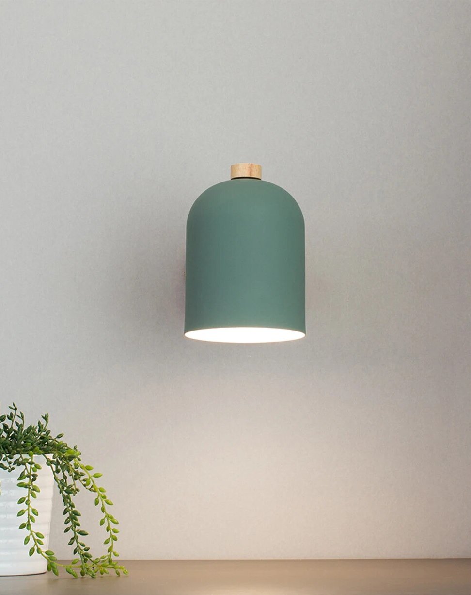 LumoWood | Skandinavisk Trevegglampe med Hengefunksjon